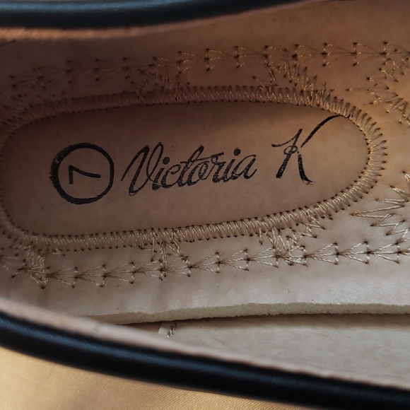 Shoes - Picture 8 of 9